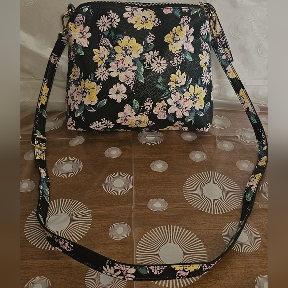 Steve Madden Floral Black Crossbody Bag W/ adjustable strap - Picture 4 of 5